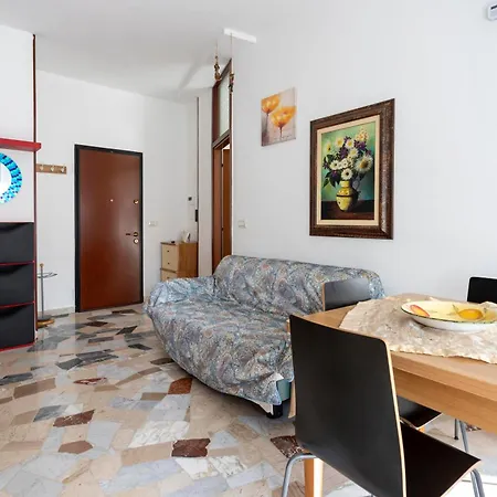 Volta's - Self Chek-in Новара